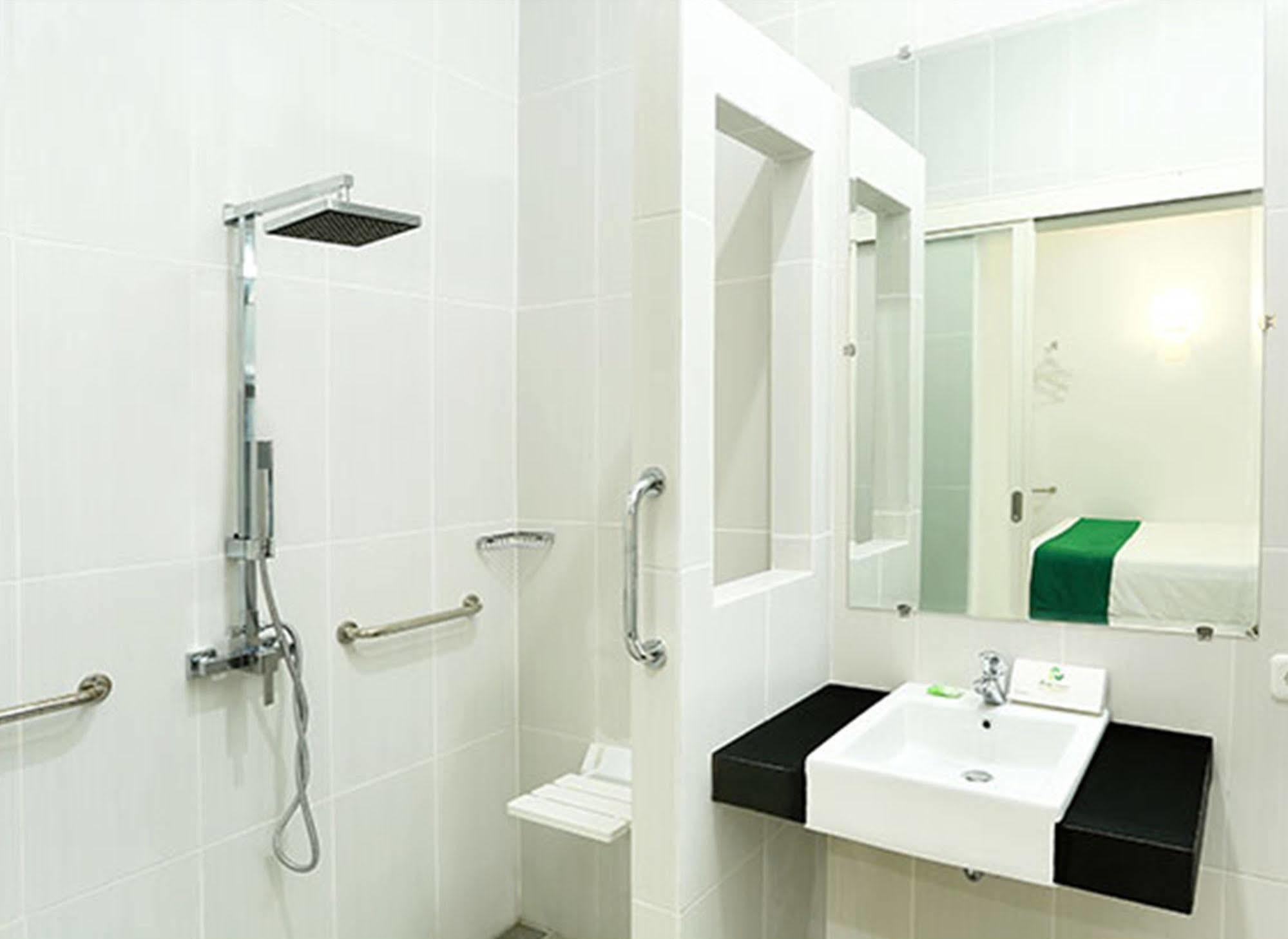Ara Inn Bed And Breakfast By Ecommerceloka Kuta  Ngoại thất bức ảnh